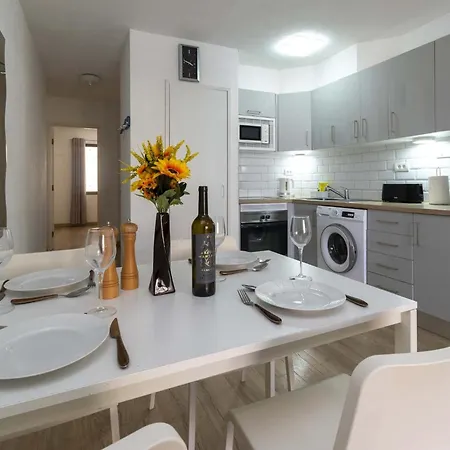 Castle Harbour 42 - One Bed Apartment Los Cristianos (Tenerife)