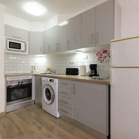 Castle Harbour 42 - One Bed Apartment Los Cristianos (Tenerife)
